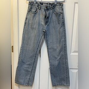 OLD NAVY LIGHTLY DISTRESSED STRAIGHT LEG BLUE JEANS. Size 30x30. Waist 30”.